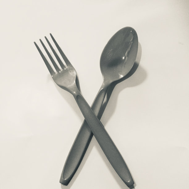 一对叉子和勺子。图片下载