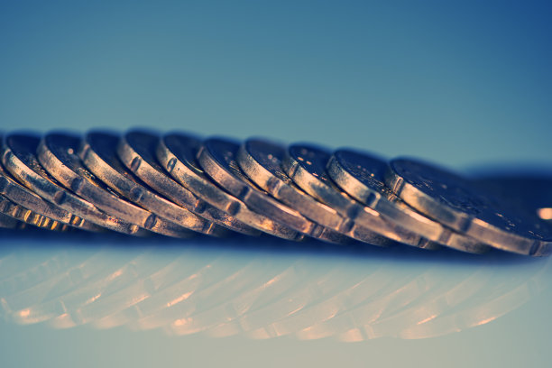 一堆欧元硬币。图片下载