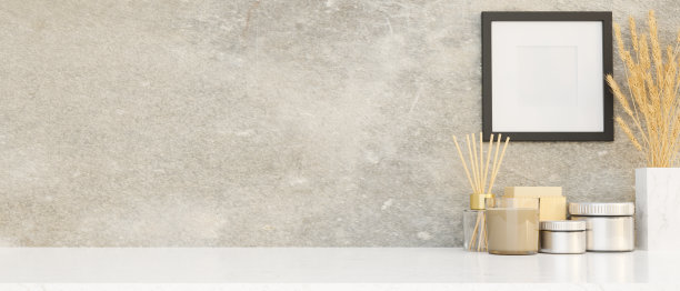 家居配件，蜡烛，芳香扩散器，装饰和复制空间在桌面上图片下载
