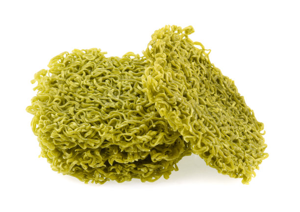 绿色方便面孤立在白色的背景上图片下载