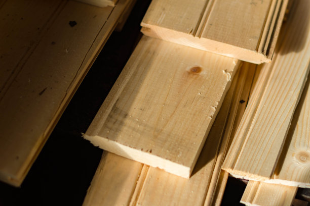 木材框架或外壳，材料供应，通货膨胀和资源短缺的想法图片下载