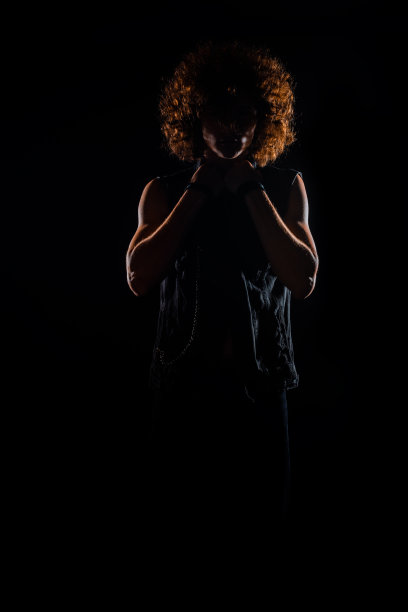 都市男人很放松图片下载