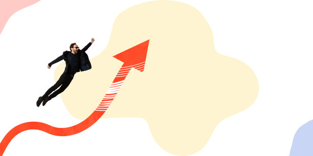 创意设计。商人，办公室经理，像超级英雄一样飞翔，靠近象征成功和成长的箭头图片下载