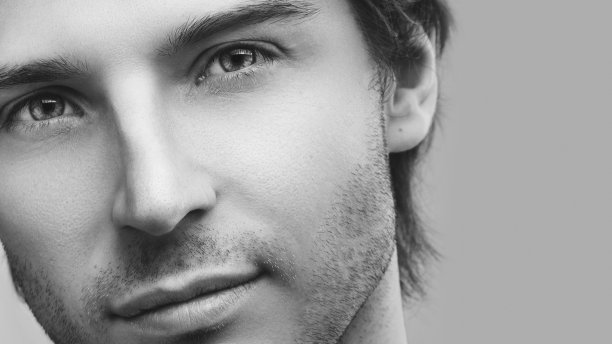 一个长着胡子拉碴的英俊青年图片下载