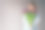 一个年轻女子的肖像与一束郁金香在灰色的背景。图片下载