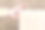 婴儿的危险撞到了桌子的一角。24、保护儿童免受家中家具之害，儿童安全图片下载