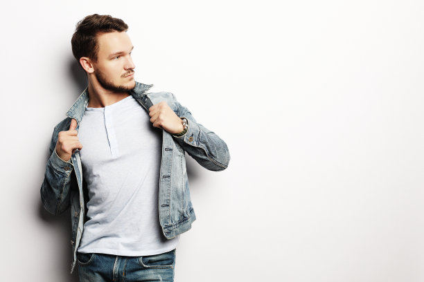 白色背景的性感男人的肖像图片下载