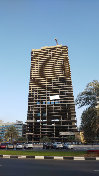 晴空下现代建筑的仰视角度照片图片下载