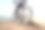 沿着海岸线骑自行车的男性。特写镜头图片下载