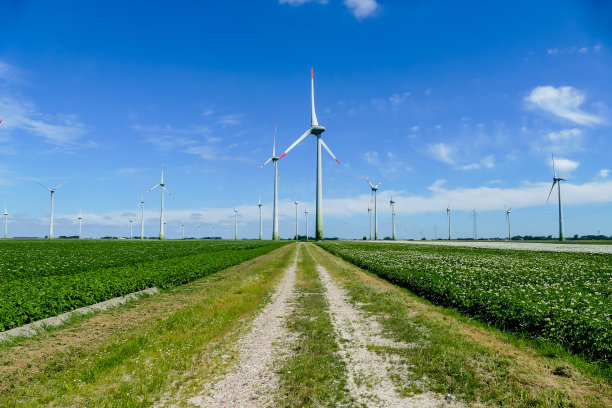 风力涡轮机在北欧的瑞典和斯堪的纳维亚地区图片下载
