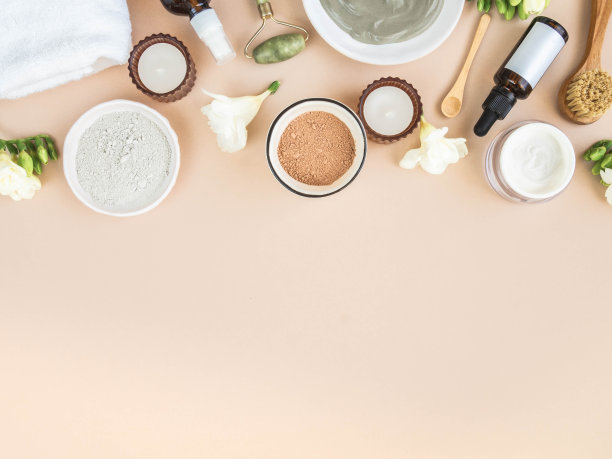 自制护肤理念。有机红蓝黏土及其他成分，用于面部及身体面膜。图片下载