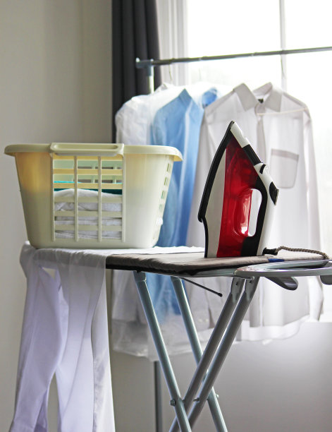 熨衣服业务图片下载