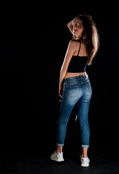 年轻有魅力的女人图片下载