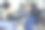 坐在轮椅上的少女和朋友在公园里用手机看社交媒体图片下载