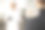 一名男子通过电话记录专业厨房里亚洲厨师的烹饪过程图片下载