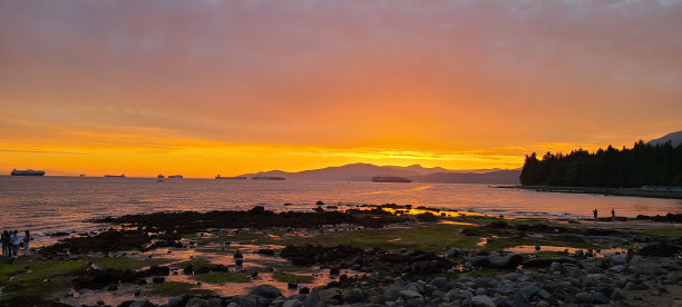 在英国湾海滩拍摄的黄昏照片图片下载