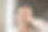 近距离的快乐的年轻西班牙妇女做双目标志。图片下载