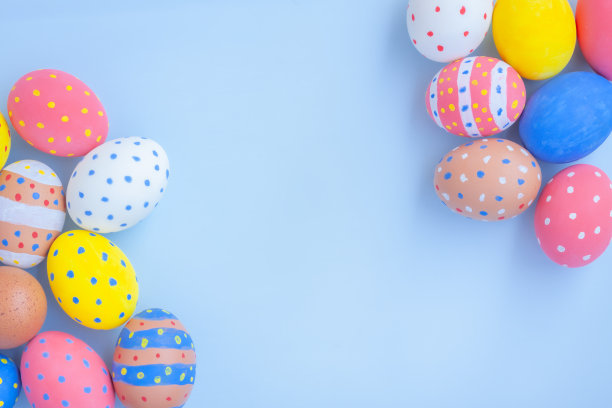 蓝色背景上的复活节彩蛋图片下载