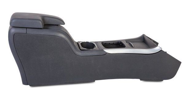 汽车内饰的塑料元素被覆盖在黑色皮革-扶手或手套隔间-在白色背景上有空调孔的备件。目录网站图片下载