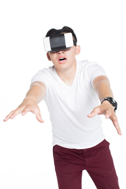 男孩看3D电影图片下载