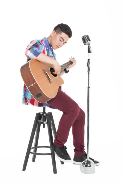 中国青年男歌手图片下载