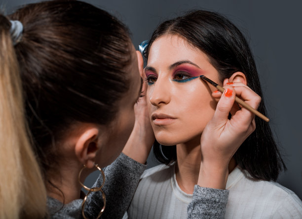 现代的化妆师图片下载