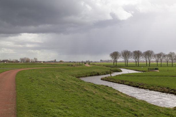 荷兰Eemnes村附近平坦的风景。图片下载