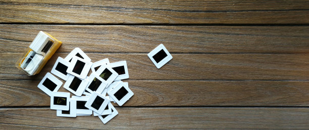 旧的35毫米胶片带盒图片下载