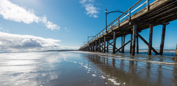 太平洋上的码头图片下载