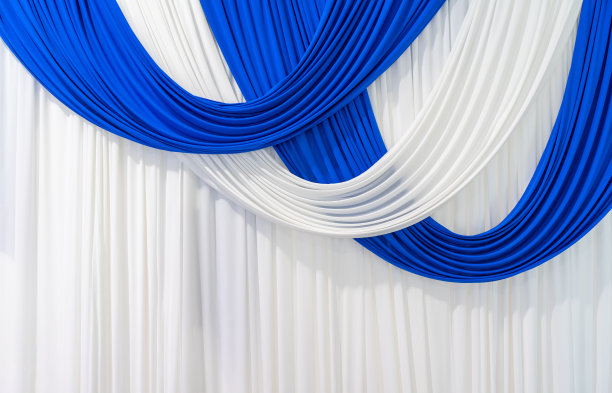 白蓝色的窗帘图片下载