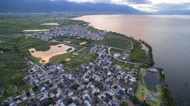 鸟瞰中国云南大理的村庄图片下载