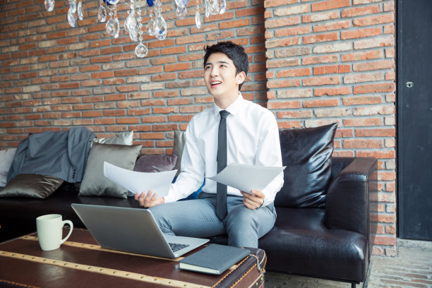 年轻帅气的执行董事长图片下载