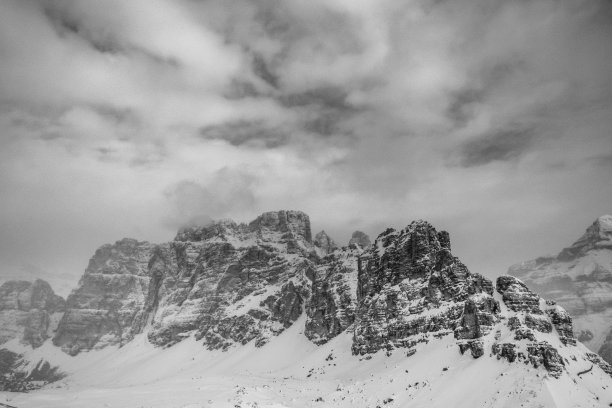 意大利白云石为冬季做好了准备图片下载