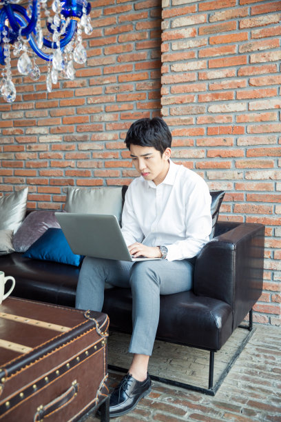 年轻帅气的执行董事长图片下载