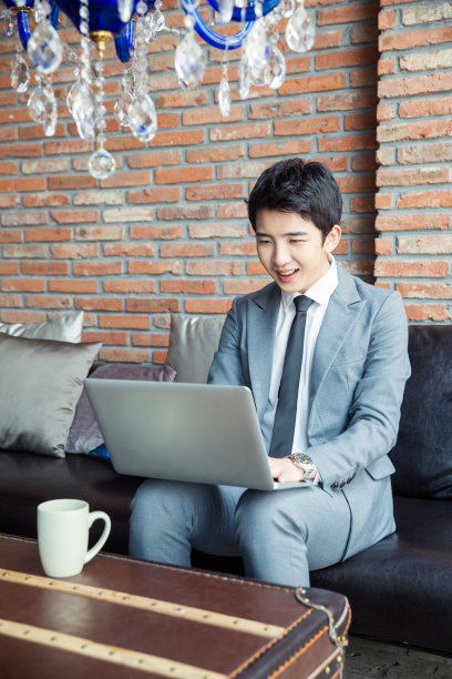 年轻帅气的执行董事长图片下载