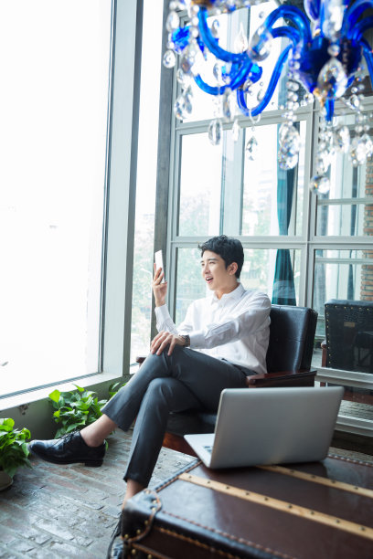 英俊的年轻人图片下载