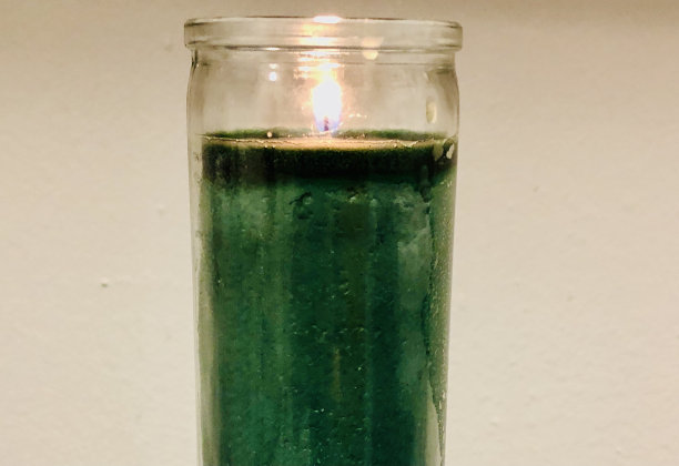 亮绿色的蜡烛图片下载