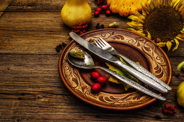 秋天和感恩节晚餐的地方设置图片下载