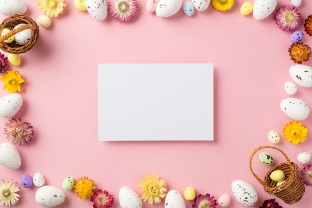 复活节装饰纸床单田野花和复活节篮子鸡蛋的俯视图照片在孤立的粉彩粉红色背景与空白空间图片下载