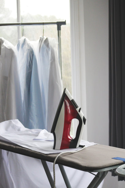 熨衣服图片下载