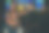 一对情侣在音乐节上用智能手机自拍图片下载