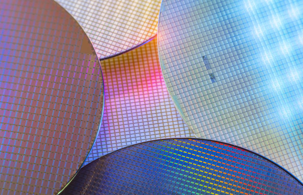 硅片反射不同的颜色。图片下载