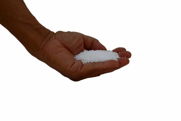 化肥在孤立的白色背景上图片下载