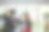 年轻快乐的多种族同事在玻璃板上一起工作。图片下载