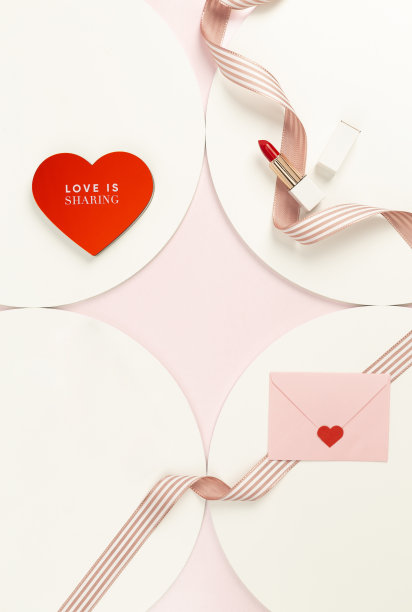 口红也表达了对丝带和心的爱图片下载