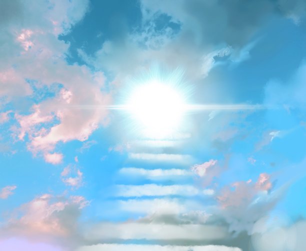 三只白鸽绕着云梯飞翔，通向闪亮的天空，云朵的背景映衬着美丽的蓝天图片下载