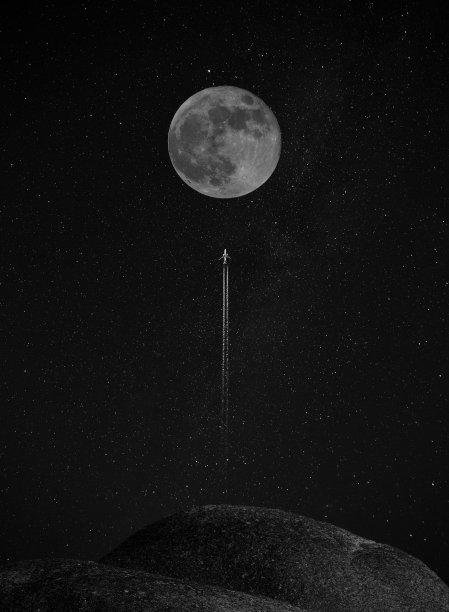 飞机直接飞往月球，不久的将来的太空旅行。图片下载