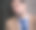 一个英俊的年轻人在户外的特写镜头图片下载