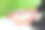 在妇产医院给新生儿换尿布的父亲的手。父权观念，婴儿护理，人生新阶段图片下载