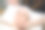 平静的病人正在进行面部美容按摩。美容院用刮痧石做美容的女人图片下载